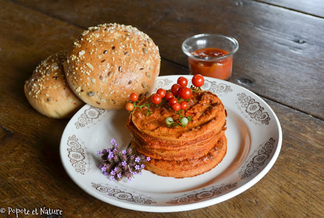 Veggie burger au tofu fumé, au piment de Cayenne et aux poivrons © Popote et Nature