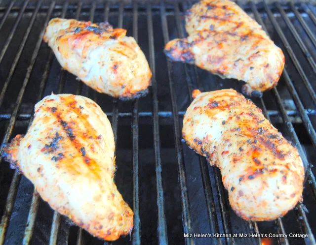 Bar-B-Que Kick'en Chicken At Miz Helen's Country Cottage