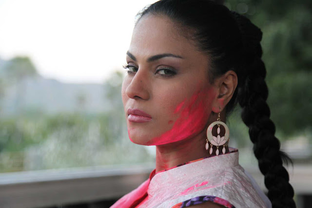 Veena Malik holi celebration 2013