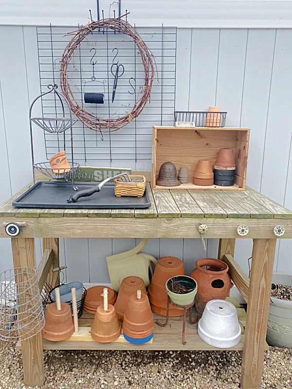 potting bench with pots