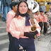 La saxofonista de la banda