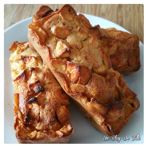 http://unblogdefille.blogspot.com/2016/07/recette-cake-aux-pommes-facile-et-rapide.html