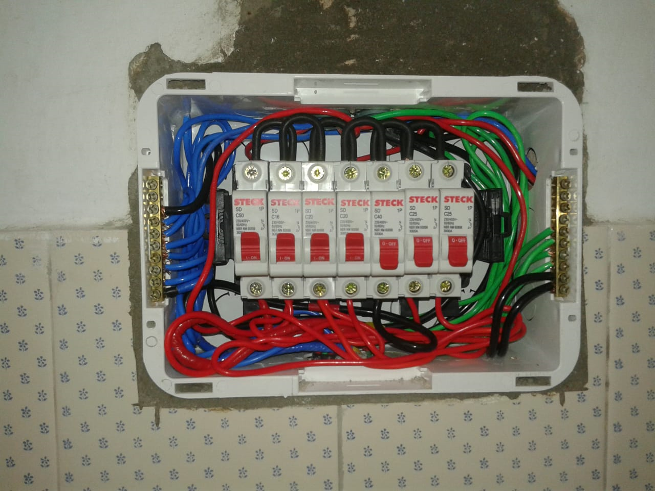 Instalação e substituição de quadro elétrico