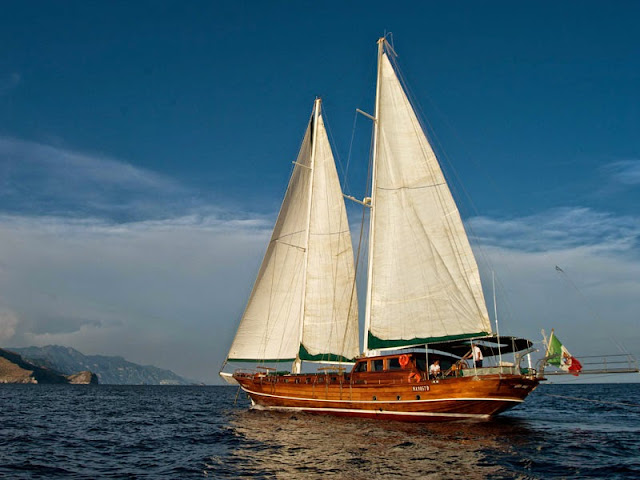 alquiler de goletas en Italia. alquiler de goletas en las Ilsas Eolias. Alquilar una goleta barata en las Islas Eoliasa. Alquiler de goletas en Cerdeña. Alquiler de goletas en Sicilia