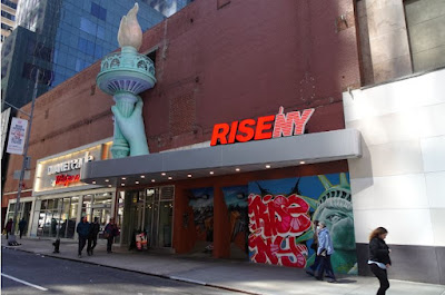 RiseNY está a 50 metros de Times Square.