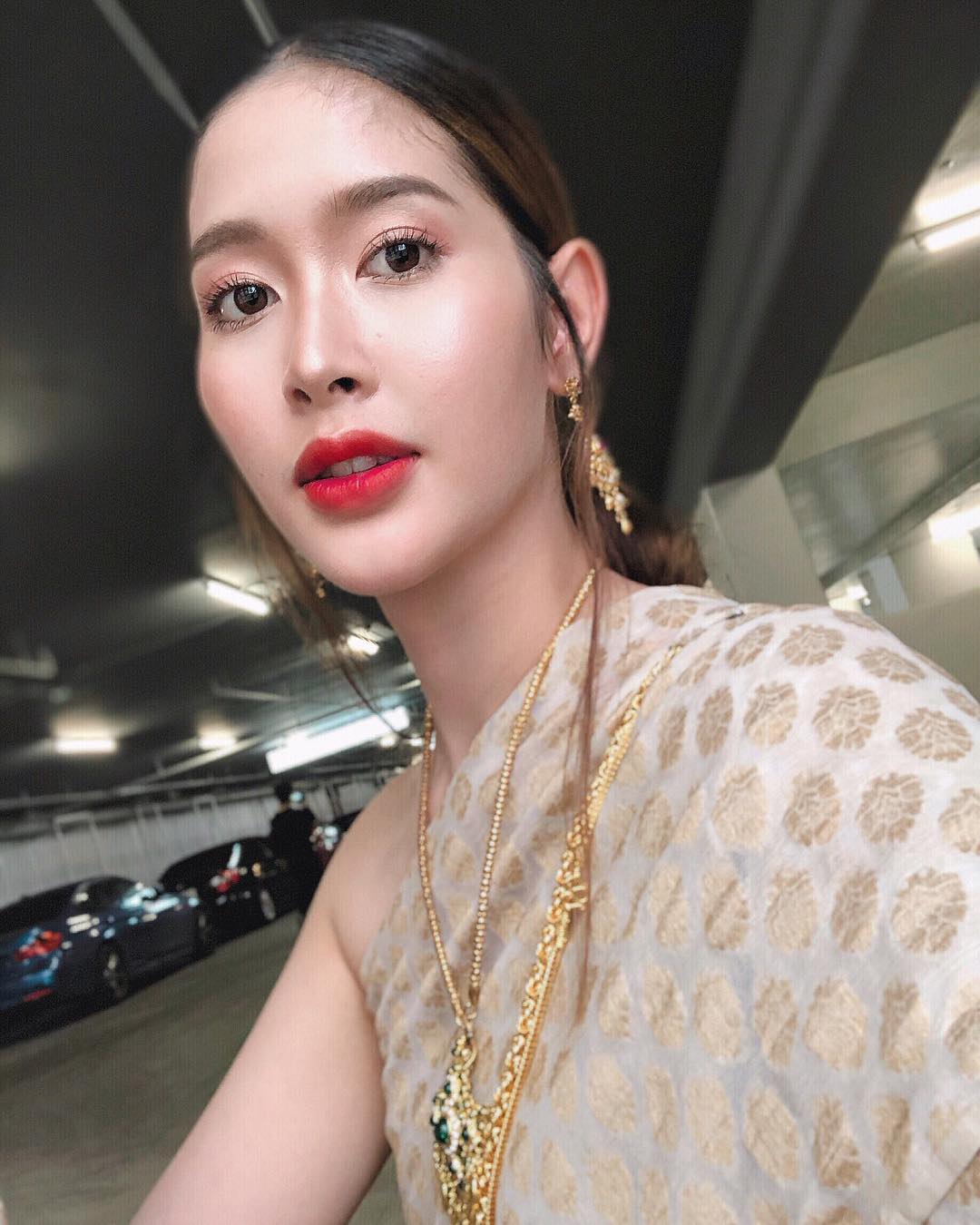 Rock Kwanlada – Most Beautiful Thai Trans Woman in Traditional Dress Instagram