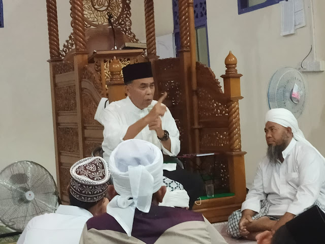 Bupati bersama Wabup Natuna Laksanakan Sholat Maghrib di Masjid Raudhatul Falah
