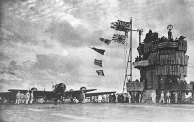 Foto Yaponskogo istrebitelya "Zero" na vzlete 1945 god