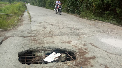 6 Bulan Lobang Besar di Jalan Raya Maileppet Terbengkalai 