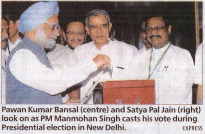 Pawan Kumar Bansal (centre) and Satya Pal Jain (right) look on as PM Manmohan Singh casts his vote during Presidential election in New Delhi.