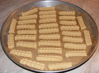 Biscuiti de casa preparare cu untura de porc reteta traditionala taraneasca retete culinare patiserie fragezi pufosi desert dulce biscuite biscuit cu faina zahar amoniac otet,