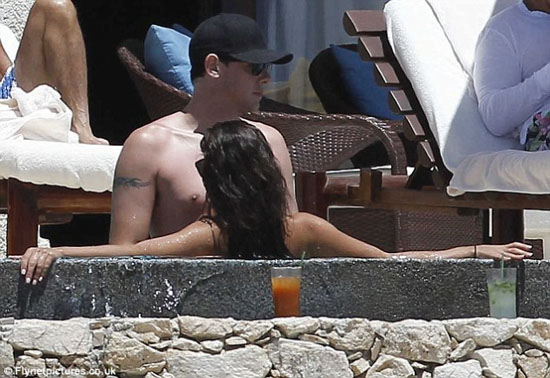 Lea Michele and Cory Monteith photos sunbathing