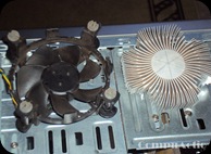 Cooler do processador. Ventilador e dissipador já limpos.
