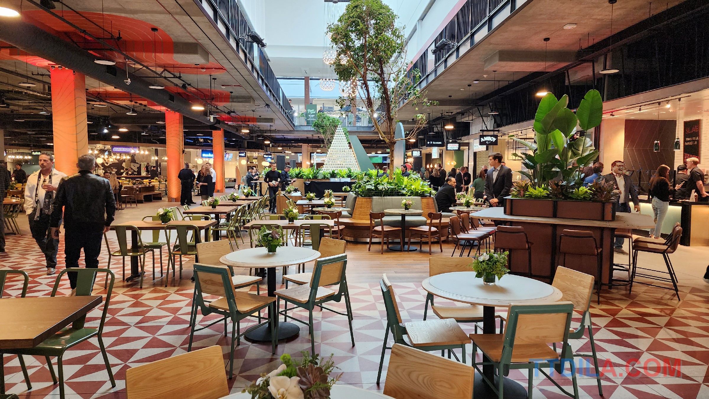 topanga mall food court