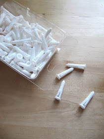 removing plastic wall anchors