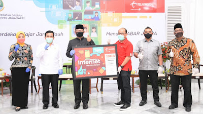 Dukung PJJ , Pemprov Jabar Bersama Telkomsel Sediakan 3,25 juta Keping Mikrochip Gratis