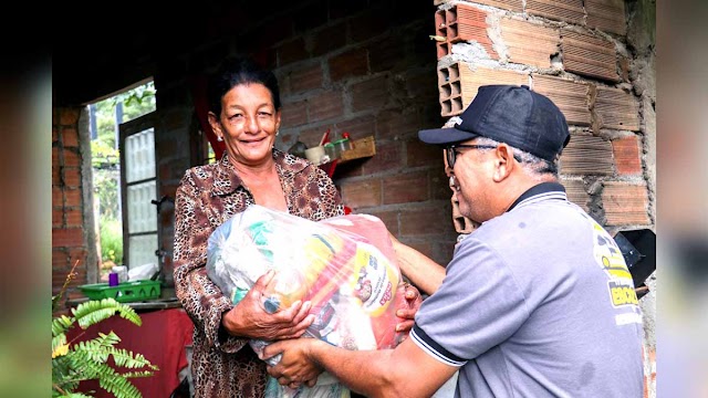 Prefeitura de Senador Canedo entrega cesta básica para moradores de região carente do município