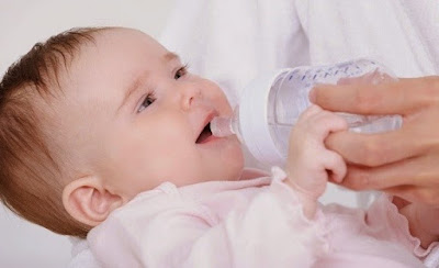 Bổ sung nước cho trẻ trong độ tuổi từ 4 -6 tháng tuổi