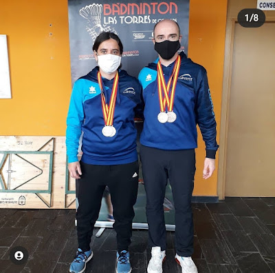 Eduardo y Belén con sus medallas