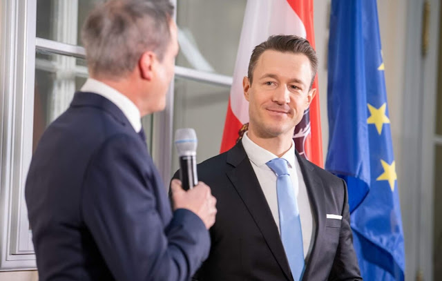 وزير نمساوي يعلن أن حسابه البنكي لم ينزل يوما تحت الصفر