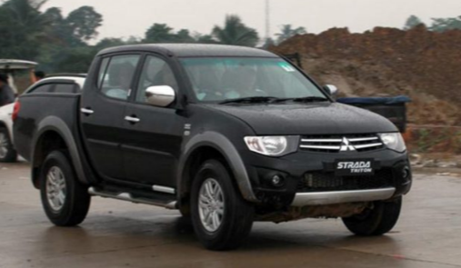 Takaran oli mesin mobil mitsubishi l200 