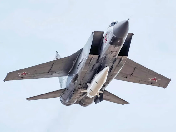 MiG-31 armed with Kinzhal Missile spotted over Belarus; Russia orders more Hypersonic weapons amid Ukraine War