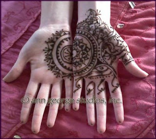bold henna pattern for palms of hands