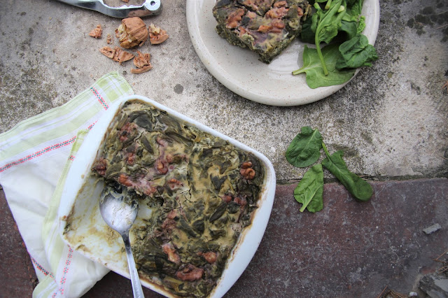 Cuillère et saladier : Flan d'épinards à la moutarde et aux noix (vegan)