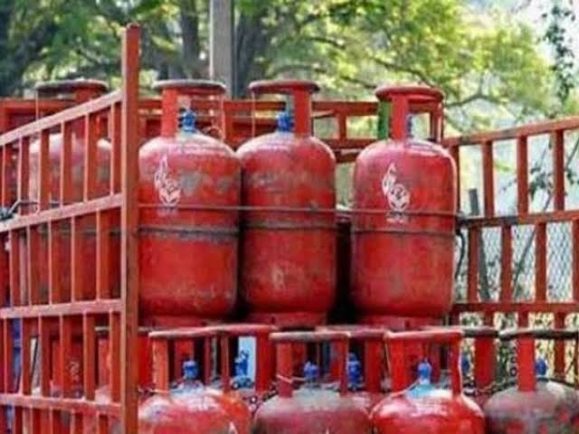 आप के काम की खबर:फ्री में गैस सिलेंडर पाने का आखिरी मौका; इसी महीने तक मिलेगी प्रधानमंत्री उज्जवला गैस योजना, जानिए लाभ पाने के लिए क्या करना होगा ?