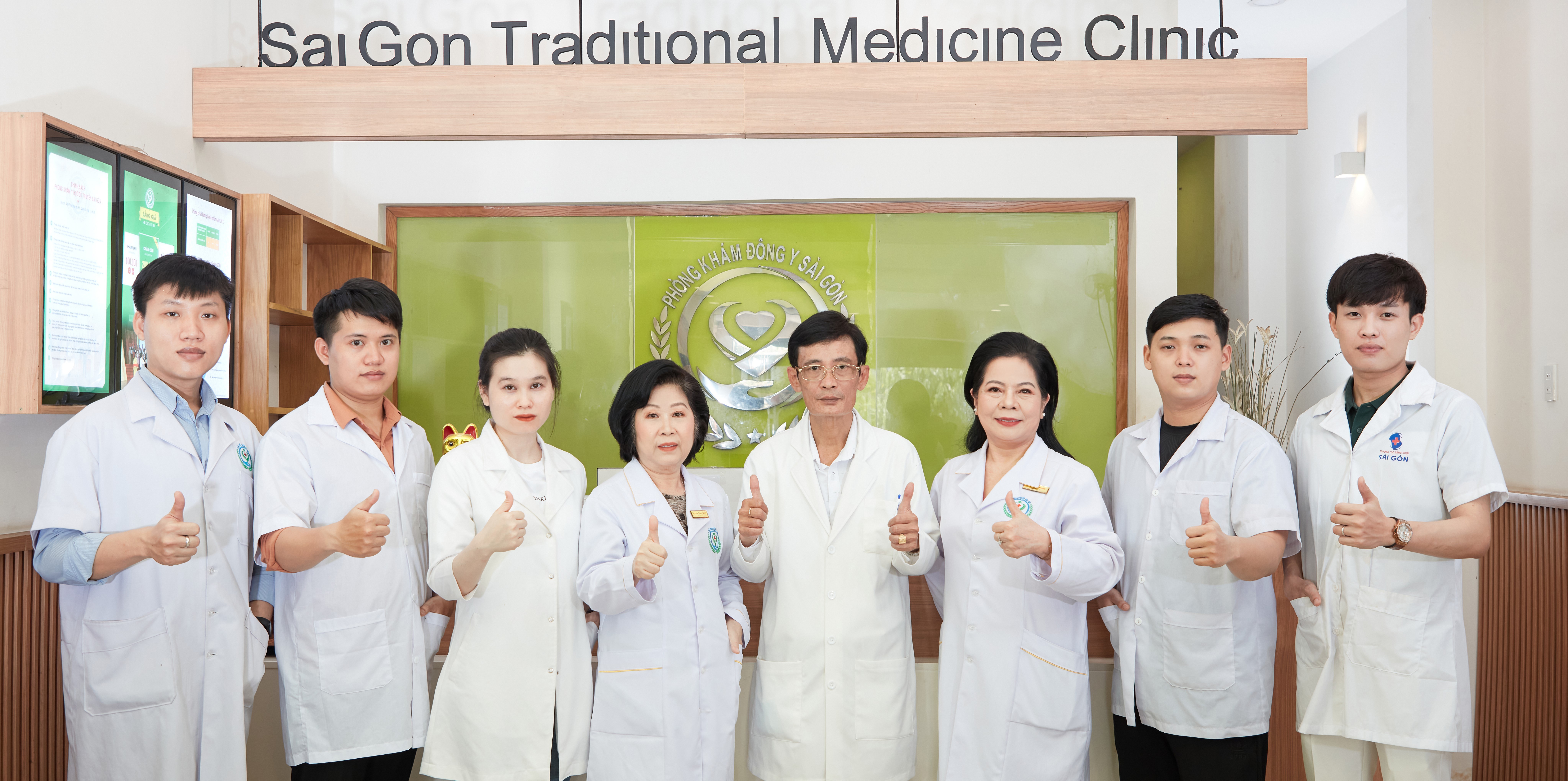 Mẫu đồng phục phòng khám quốc té Saigon Traditional Medicine Clinic