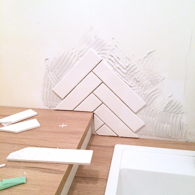 how-to-herringbone-tile-backsplash-harlow-and-thistle-6