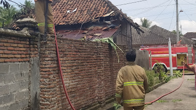 Kebakaran, Warga Desa Kerumut-Pringgabaya Berhamburan