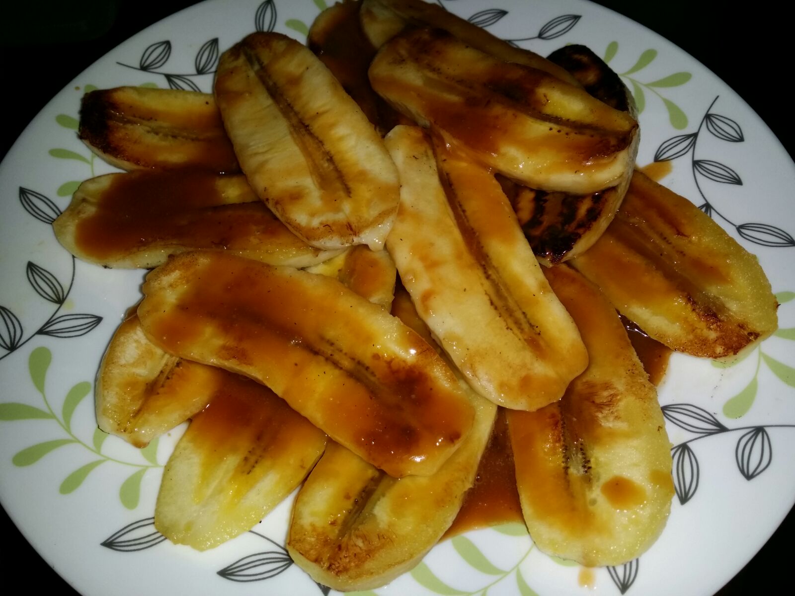 ZULFAZA LOVES COOKING: Grill banana with caramel