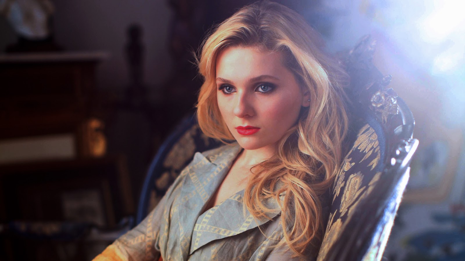 Hollywood Actress Abigail Breslin HD Images and Wallpapers