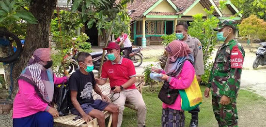Vaksinasi di Lamongan