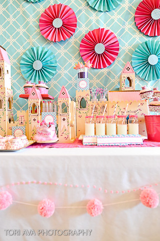 Target Birthday Cakes on Princess Castle Theme Birthday Party   Kara S Party Ideas   The Place
