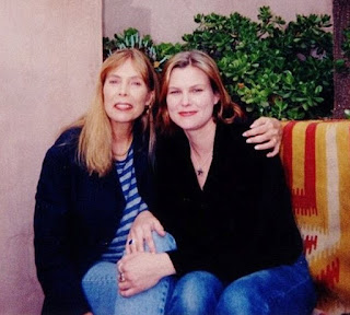 Kelly Dale Anderson with her mother Joni Mitchell