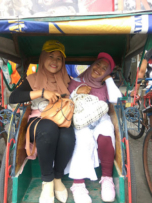 naik becak belakang padang