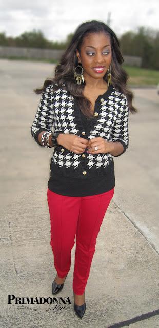 how to wear houndstooth, how to wear red pants, red skinny pants, red ankle pants, forever 21 houndstooth cardigan, nine west 7proudly, white black and red outfit