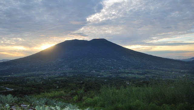 Gunung Marapi Terletak Sumatera Barat 