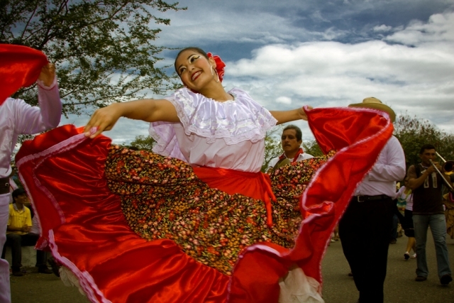 EmigrarFacil.com: El Baile del Bambuco, #ConoceColombia
