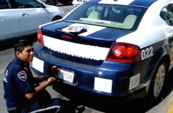 Insólito: Tránsito infracciona a Patrulla de Policía mal estacionada (video)