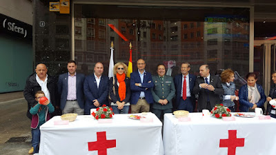 La concejala de Ciudadanos Ruth Santín en el Día de la Banderita de Cruz Roja en Ponferrada (León)