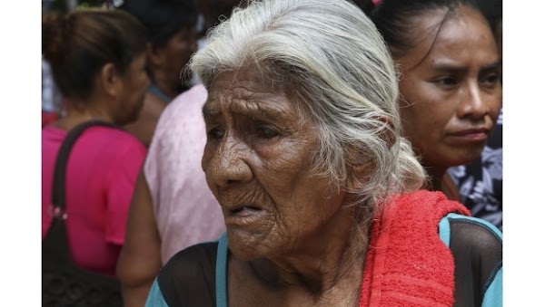 Abuelas a cargo de criar a sus nietos pueden recibir apoyo económico de 292 PESOTES