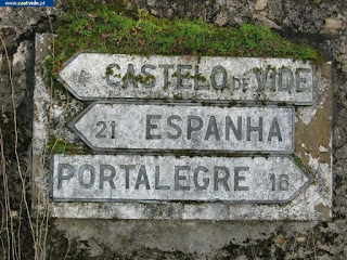 Azulejos e Placas de Pedra de Castelo de Vide, Portugal (Tiles)