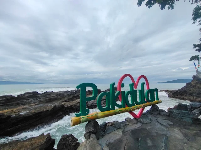 Kawasan Keramat di Pantai Karang Hawu