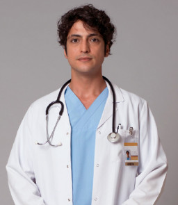 من هو علي بطل مسلسل الطبيب المعجزة Mucize Doktor | الممثل التركي تانير أولماز Taner Ölmez (علي)