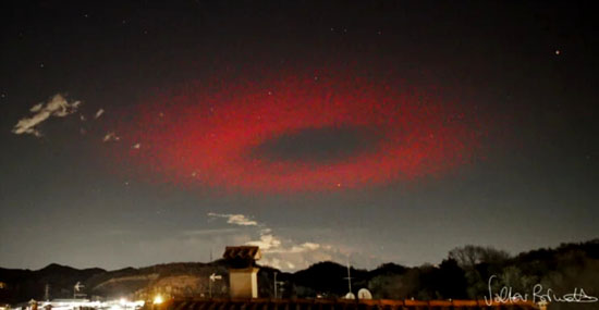 Misterioso Anel Vermelho Gigante invade céu na Italia - Capa