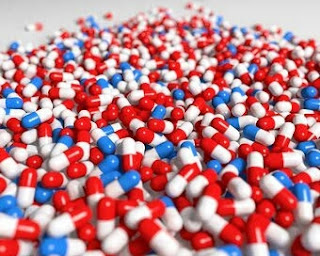 An antibiotic is a type of antimicrobial substance active against bacteria. antibiotics drugs name antibiotics drugs classification