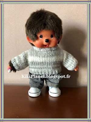 Pull rayé Gris/blanc fait main pour Kiki ou Monchhichi, knitting, tricot, vintage, handmade, vêtement, poupée 